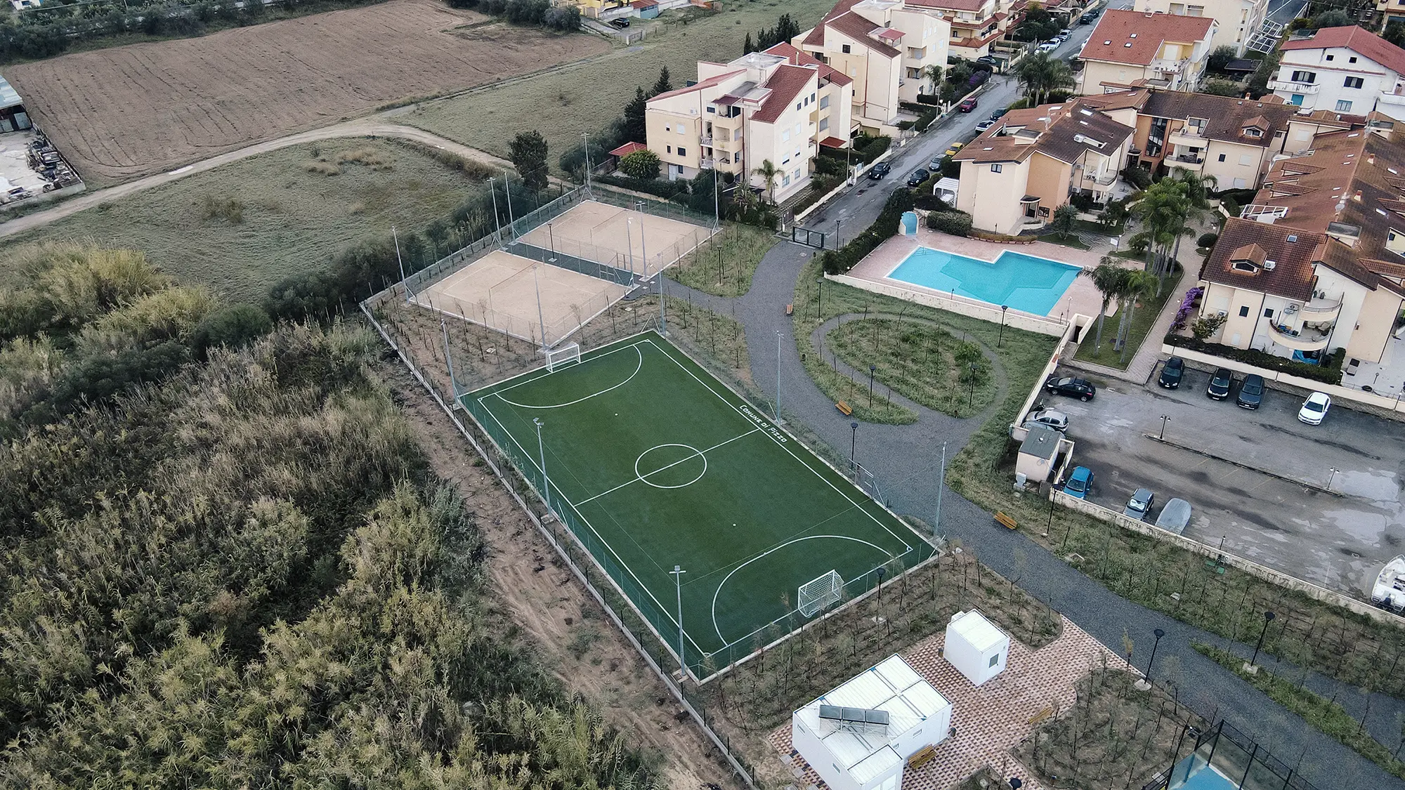 Spazio pubblico pizzo calabro artificial turf padel calcetto erba sintetica artificiale