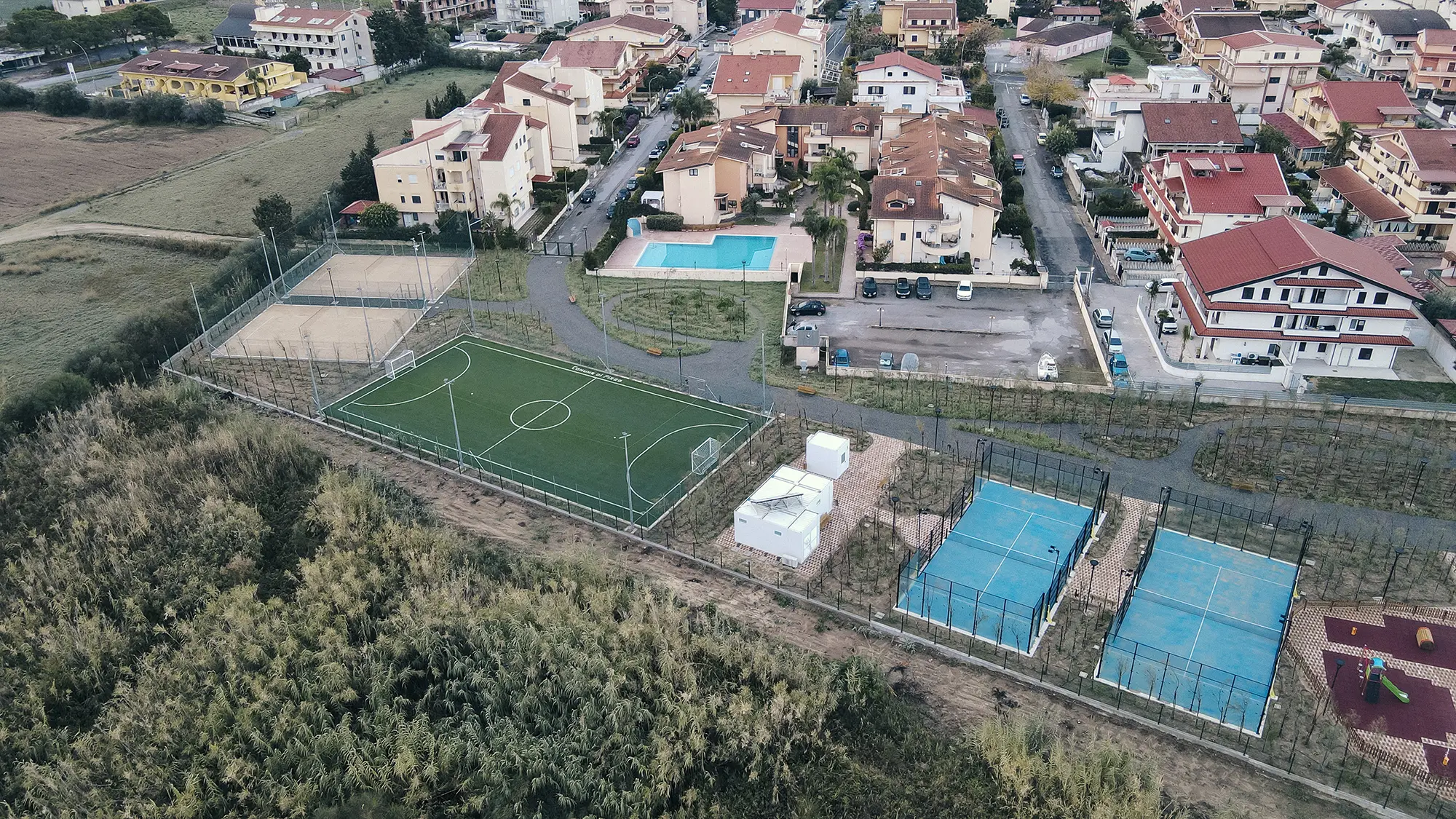 Spazio pubblico pizzo calabro artificial turf padel calcetto erba sintetica artificiale