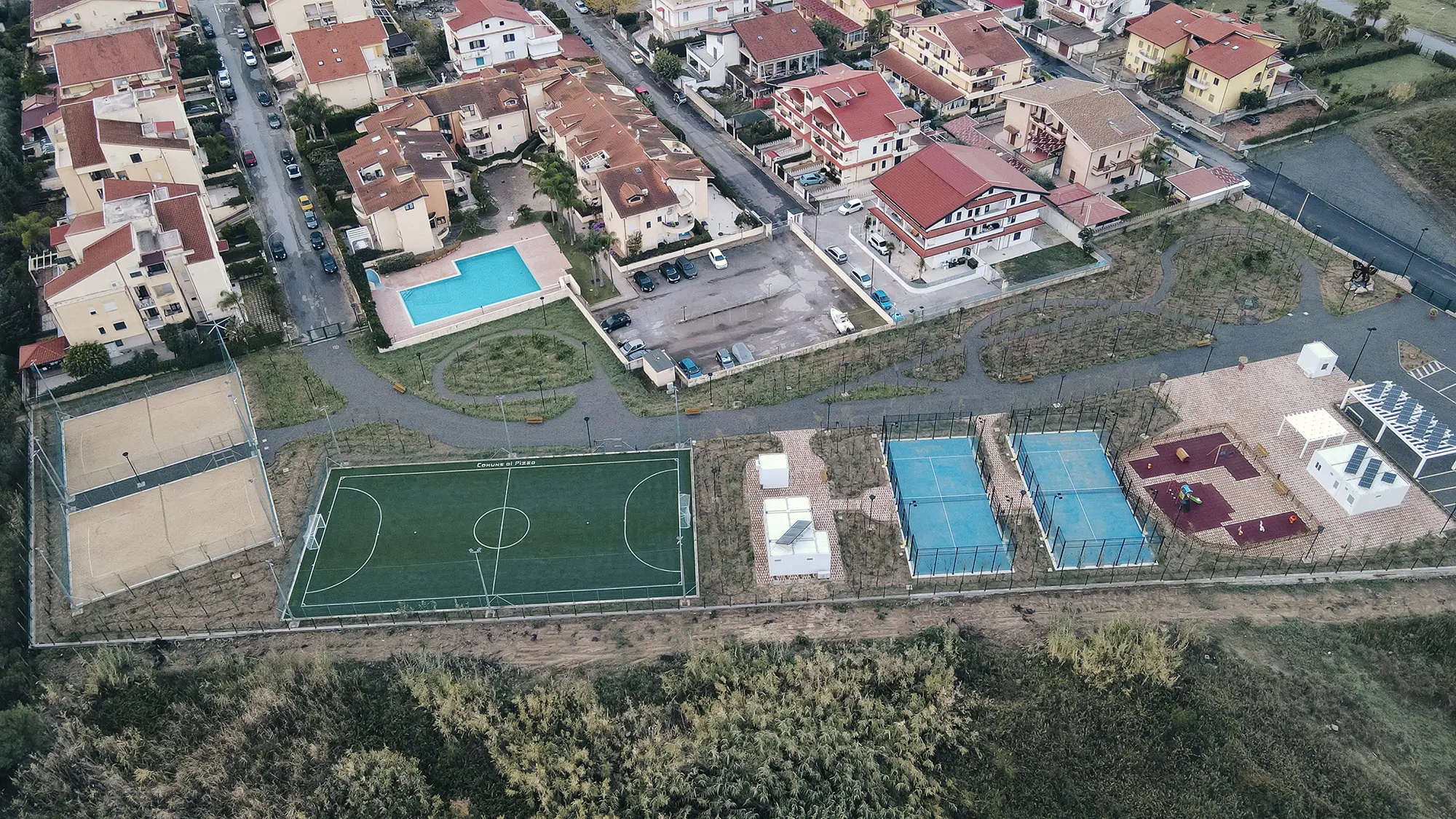 Spazio pubblico pizzo calabro artificial turf padel calcetto erba sintetica artificiale